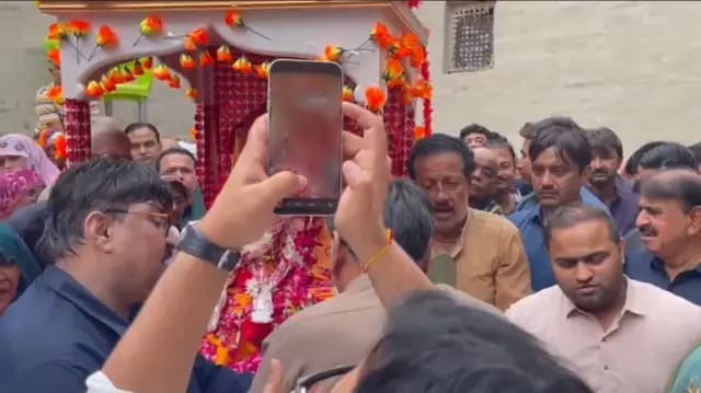 مٹھی کی گلیوں میں ماتو رام بھگت کا آخری سفر: ایک شاہانہ ڈولی اور وینکٹھی