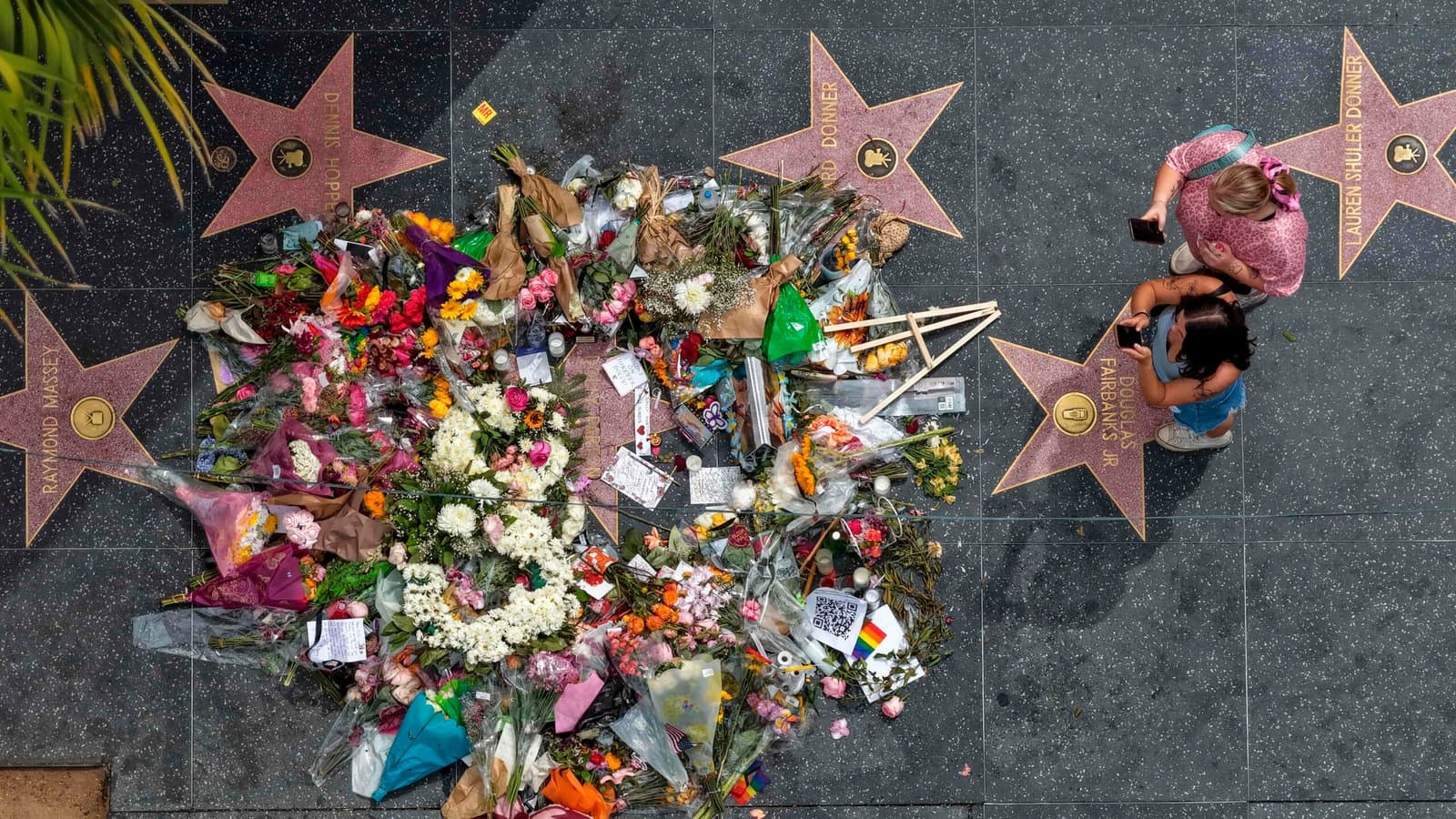 Dolly Partons Stjerne Skinner Igen på Hollywoods Walk of Fame