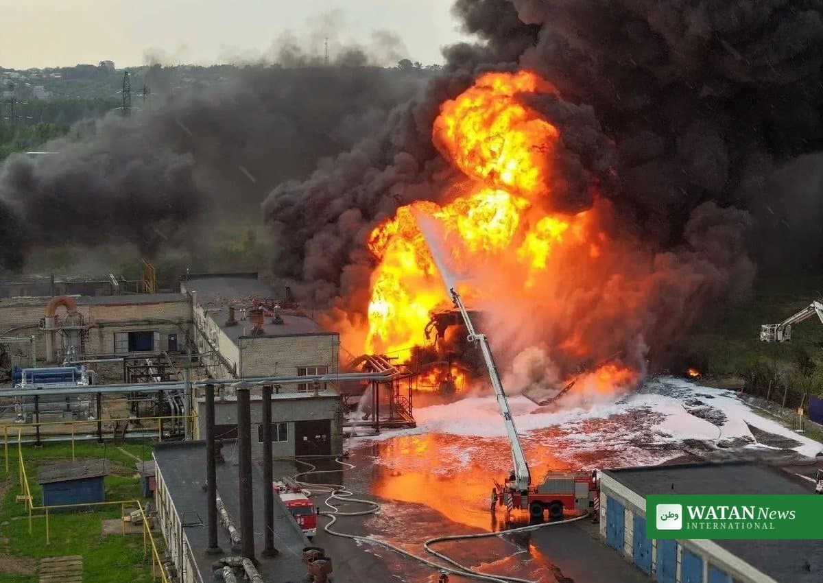 Zelensky Defies Trump, Says Ukraine Will Resume Strikes on Russian Refineries