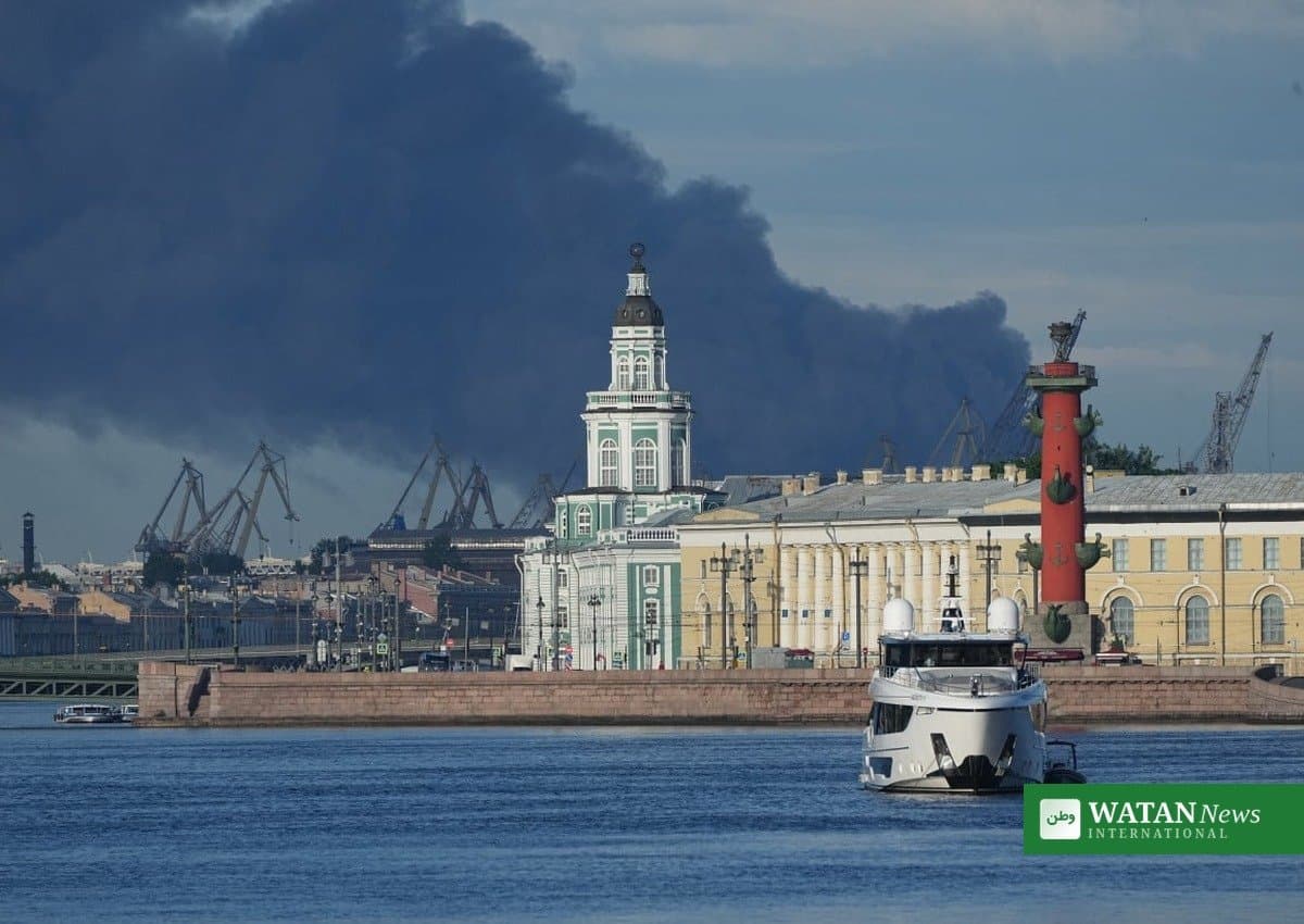 Ukraine iværksatte nattens største droneangreb mod Rusland – 1.015 droner nedskudt, olieraffinaderi i Skt. Petersborg i brand