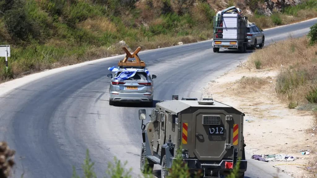 Israel Re-Establishes Closed West Bank Settlement Amid Protests