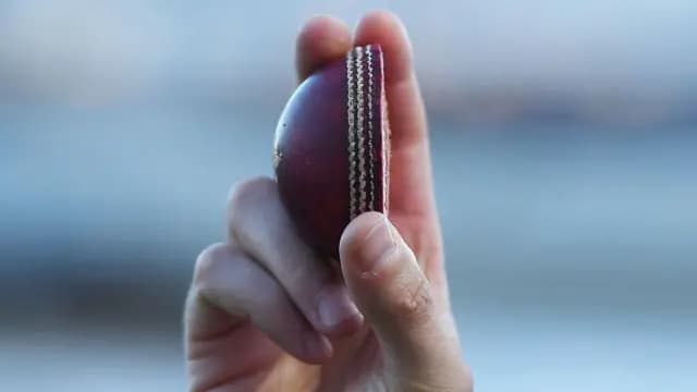 پاکستان کے خلاف تباہ کن بولنگ: انگلینڈ کے بولرز کا گیند بانٹنے کا منصوبہ