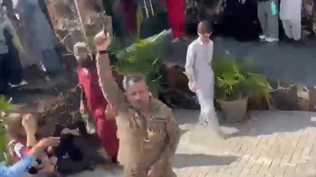 سرحد یونیورسٹی میں فوجی افسر کی ہوائی فائرنگ: تحقیقات کا آغاز