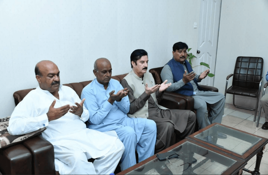 گورنر خیبرپختونخوا کی تعزیت: شاکر سولنگی کے بیٹے کی وفات پر دکھ کا اظہار