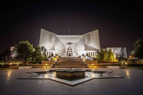 وفاقی حکومت کی جانب سے عمران خان کی ہسپتال منتقلی کے خلاف نظر ثانی درخواست