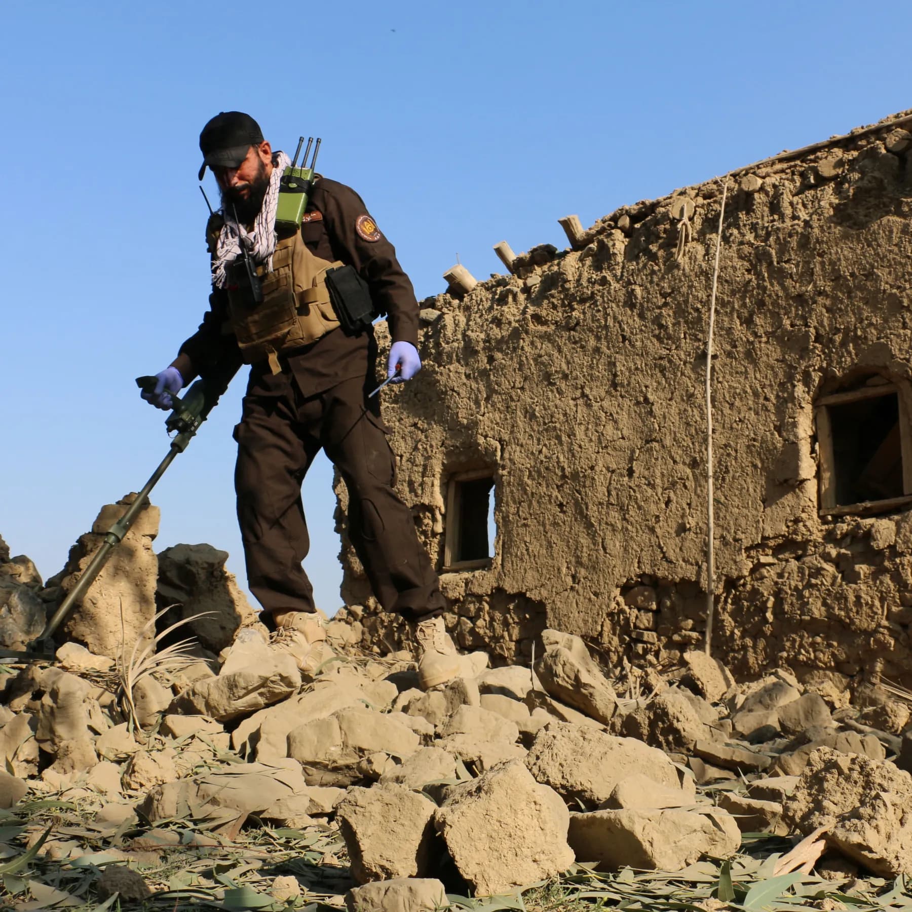 Pakistani Forces Kill Afghan Taliban Fighters Amid Border Escalation and Airstrikes