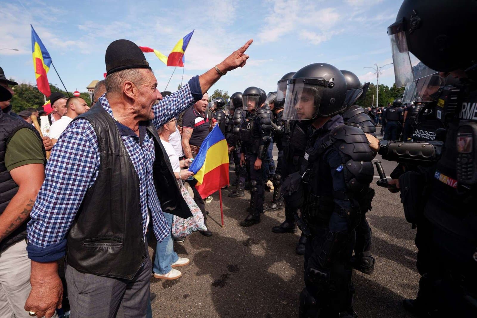 Romanian Farmers and Shepherds Clash with Police in Bucharest