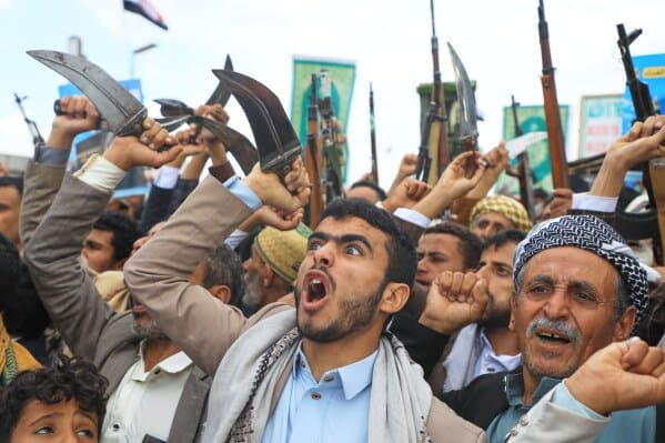 Yemenis Flee Red Sea as Houthis and Saudi-Backed Forces Escalate War