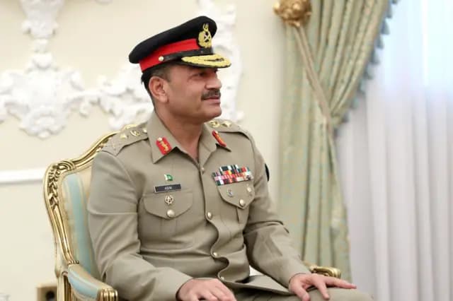 آرمی چیف جنرل عاصم منیر کا پشاور کور ہیڈکوارٹرز کا دورہ: قوم کی حمایت سے دہشت گردی کو شکست دینے کے عزم کا اعادہ