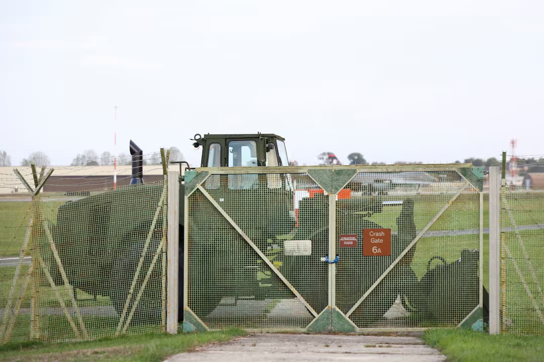 UK Police Detain Men, Evacuate Homes Near US Air Base Amid Explosives Probe