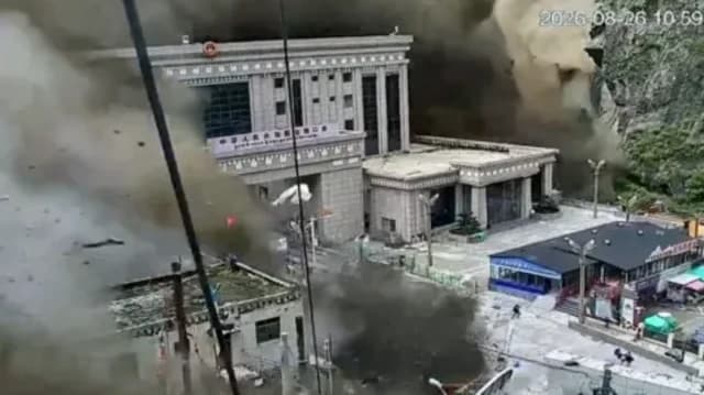 نیپال-تبت سرحد پر سیلاب کی سی سی ٹی وی فوٹیج وائرل: کیا ہوا تھا؟