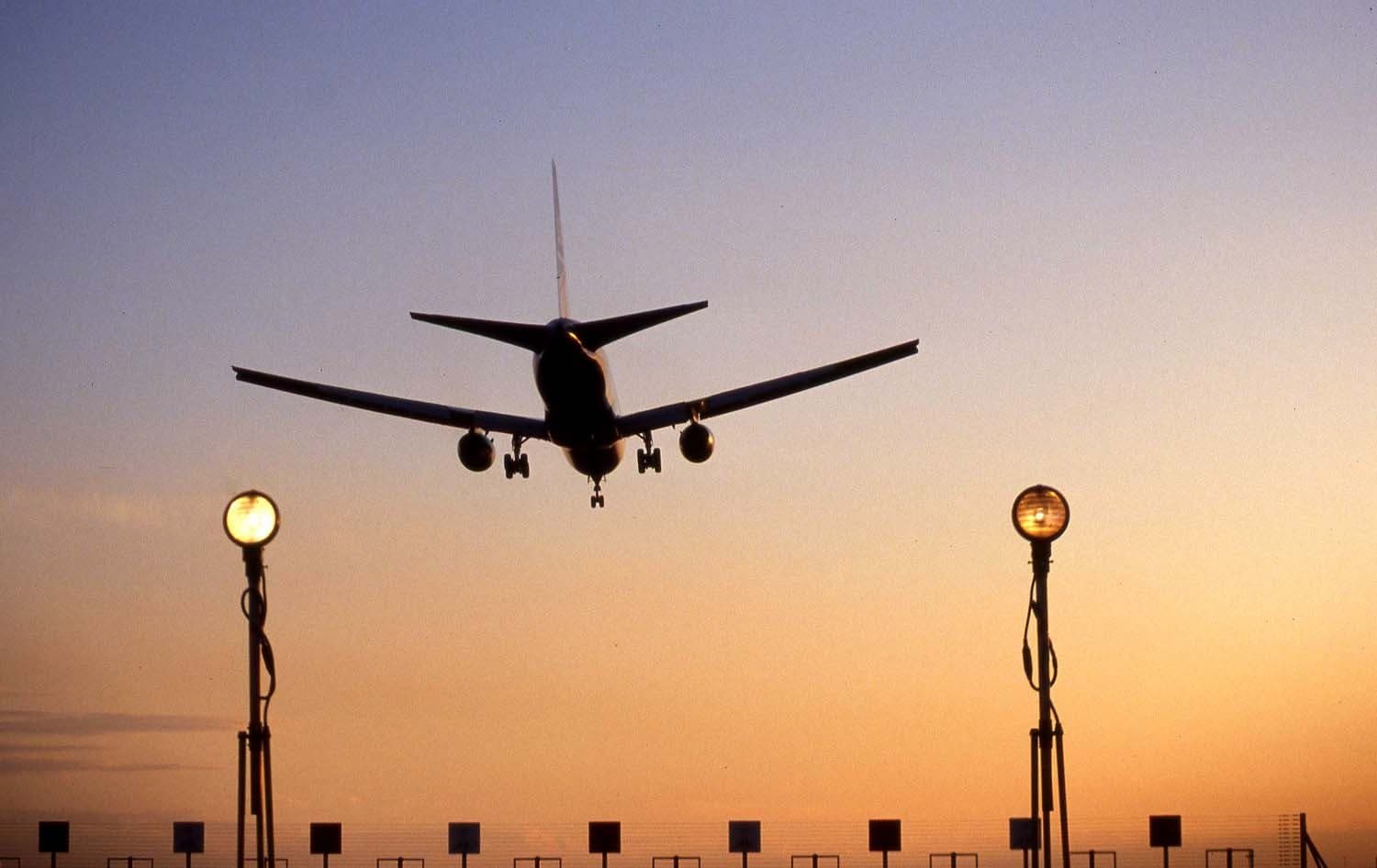 UK watchdog says Heathrow expansion needs aviation clean-up plan