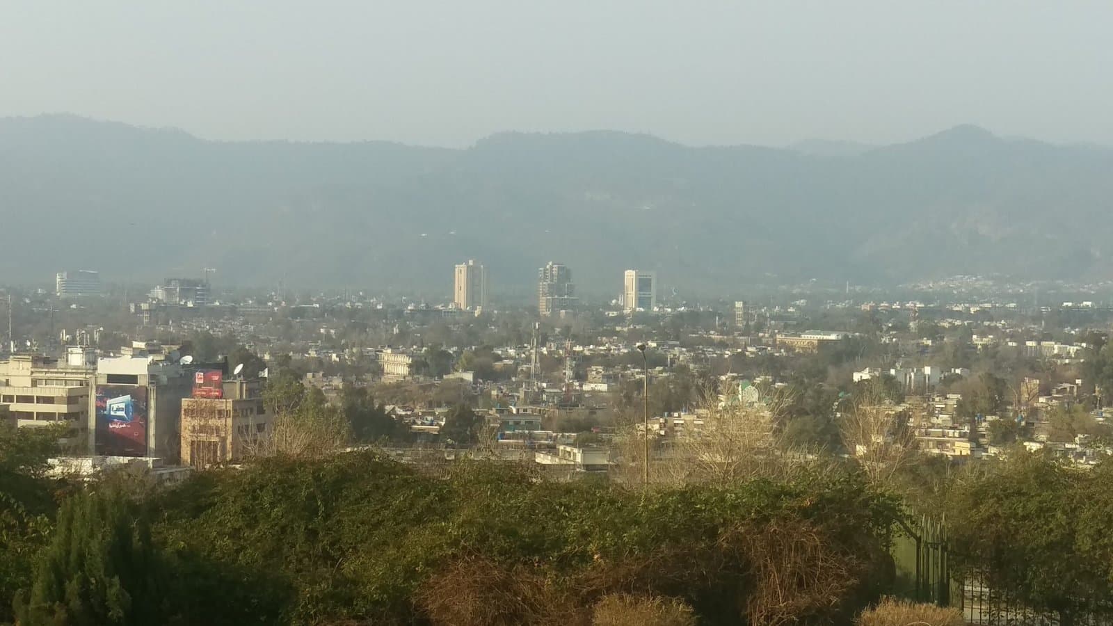 لاہور: عمران خان کی بہنوں کو ایم پی او کے تحت تیس دن کی حراست