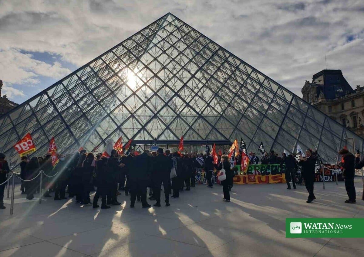 Student Protesters Blockade Louvre, Shutting World’s Most-Visited Museum