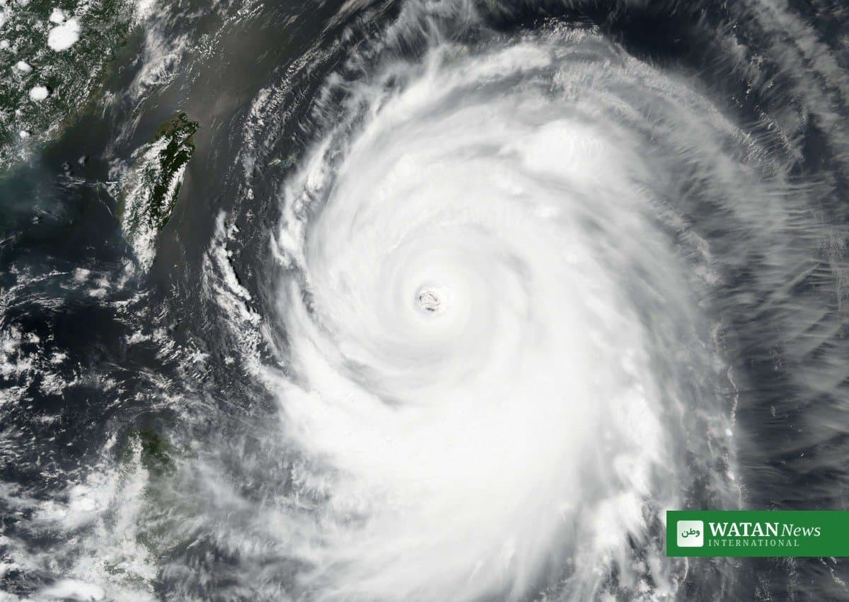 Supertyfon Champi rammer kategori 5 – samtidig truer en nor’easter USA’s østkyst
